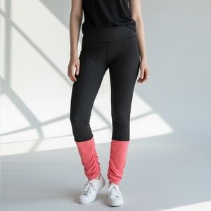 Beyond Yoga Gray And Pink Colorblock Ruched Leggings